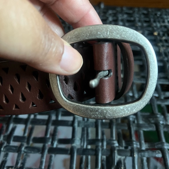 Brown Leather Belt Perforated Silver Buckle Chunky Size Medium New With Tag - Picture 4 of 6